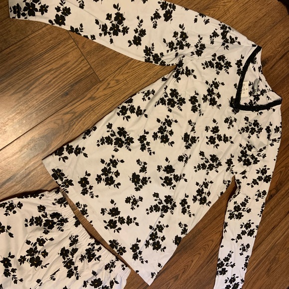 NEW Laura Floral Black & White 2-Piece Pyjama Set - Picture 5 of 6
